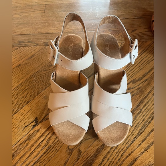 Tom’s Ava white leather sandals size 7 - Picture 2 of 3